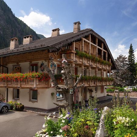 Appartamenti Ladina Campitello di Fassa Exteriör bild